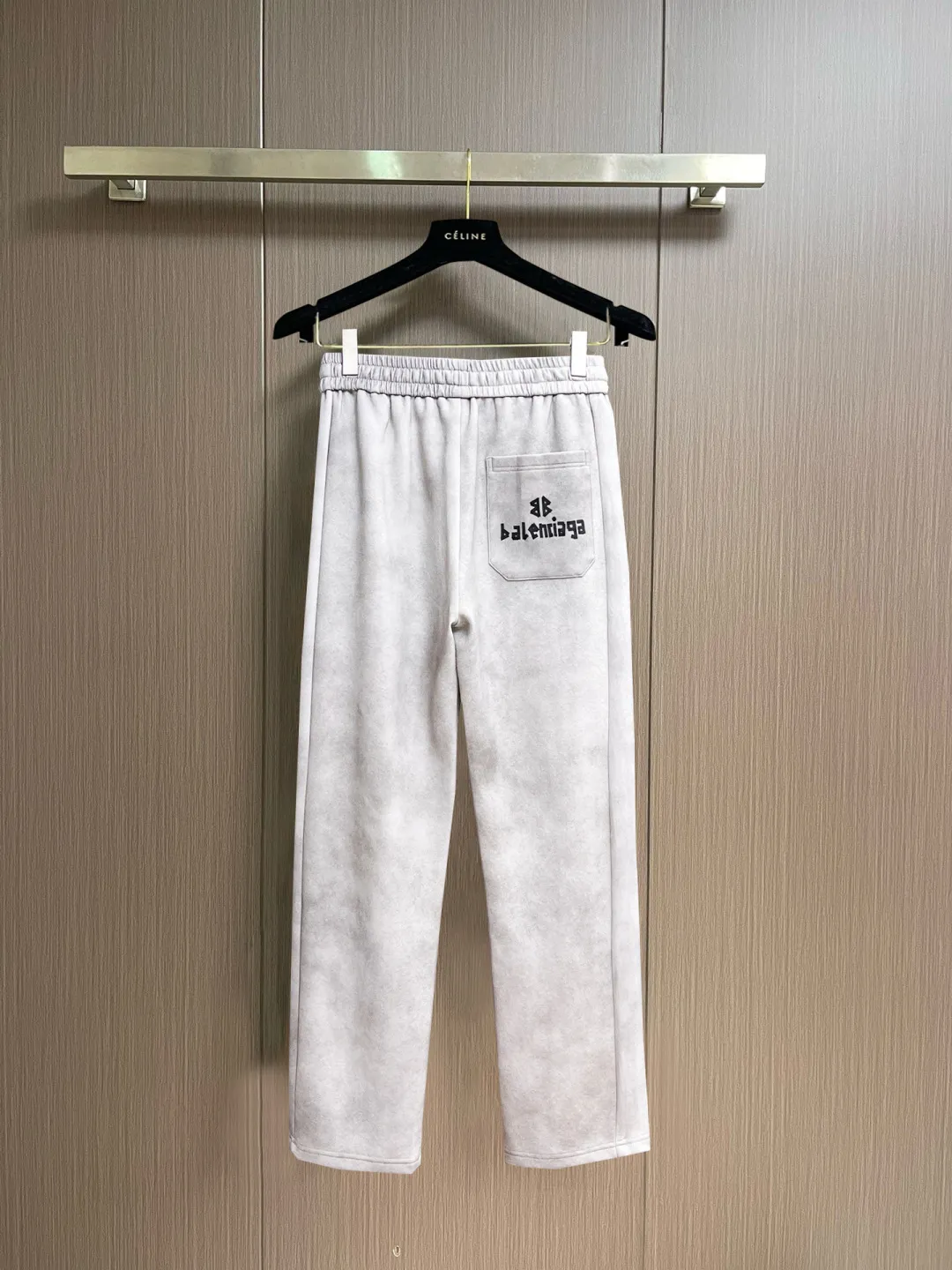 Balenciaga 🆕2026 Autumn and Winter New Arrival Casual Pants! The official website will be released simultaneously. Brand Classic LOGO casual pants, customized fabrics, excellent comfort and strong touch. Highly recognisable, perfect appearance and craftsmanship. Size:M-3XL